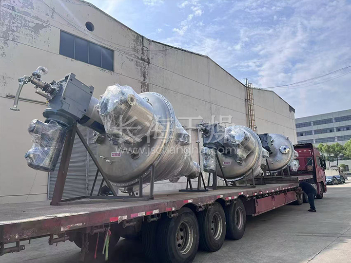 批量赋能矿山绿色选冶！常州长海干燥14台单锥螺带真空干燥机启运河北!