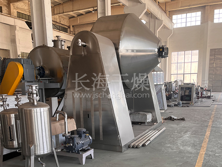 两台双锥回转真空干燥机启运山西，常州长海干燥赋能煤化工绿色升级!